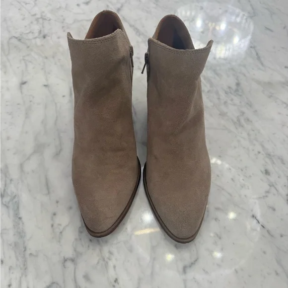 EXCELLENT Lucky Brand Leather Suede Tan Women’s Ankle Boot Size 9 - Picture 2 of 8